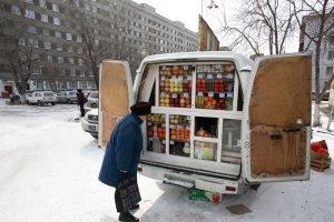 [«Перегибы на местах»] Рынок к нам приходит. Минпромторг намерен вернуть на улицы российских городов палатки и ларьки, с которыми так рьяно боролись