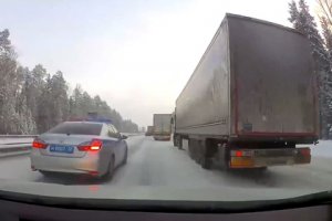 Житель Владимирской области пожаловался на опасные манёвры кортежа губернатора. В ответ его обвинили в нарушении ПДД