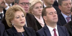 Медведев констатировал, что рост экономики РФ пока не ощущается гражданами
