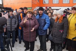 Рабочие завода, куда Рогозин летал за 6 млн, вышли на митинг, требуя повышения зарплат