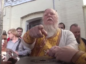 В РПЦ День святого Валентина назвали праздником больных