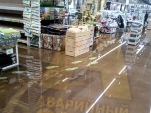 Из-за сбоя системы пожаротушения полностью затопило «Леруа Мерлен»   [ФОТО+ВИДЕО]