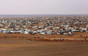 Два гумкоридора для беженцев из лагеря Рукбан открыли в Сирии