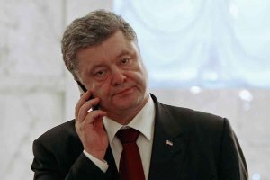 "Плачет девочка в автомате": в Сети высмеяли жалобы Порошенко на Путина