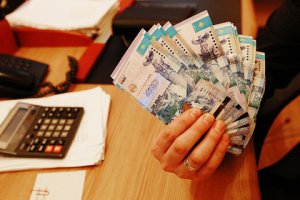 Казахстан избавится от русского языка на своих деньгах