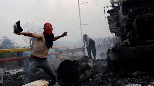 На границе с Колумбией начались столкновения оппозиции с армией Венесуэлы