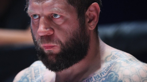 Пьяный Александр Емельяненко попался за рулем золотистого «Мерседеса»