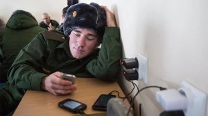 Военнослужащим России запретили иметь на службе при себе устройства с "Интернетом"