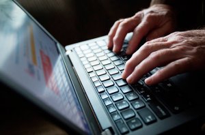 [Принято во втором чтении] За распространение фейков и оскорбления планируют штрафовать