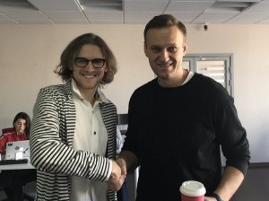 Педофил зовет на митинг