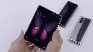 Сравнение Samsung GALAXY FOLD и Huawei MATE X