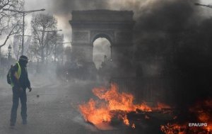 Париж снова в огне. Как отделить почтенных активистов от хулиганов-террористов?