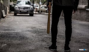 Гопники по вызову: в Новосибирске появилась группа, которая предлагает бить машины на заказ