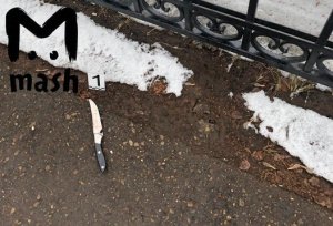 В Татарстане мужчина зарезал полицейского у здания УМВД и был застрелен (ВИДЕО)
