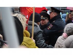 [Ползучая фашитизация России] Пермская полиция не исключила запрета Знамени Победы на 9 мая