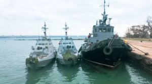 Порошенко попросил вернуть из Керчи украинские бронекатера и буксир