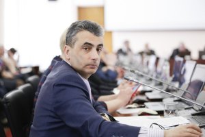 Лев Шлосберг опубликовал три законопроекта «о неуважении власти к народу» Среди санкций для публичных лиц: штрафы до 1 млн. руб., обязательные работы на срок до 200 часов, адмарест до 30 суток