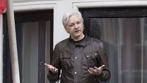 Британская полиция арестовала основателя WikiLeaks Джулиана Ассанжа. Его взяли под стражу в отделении в центре Лондона