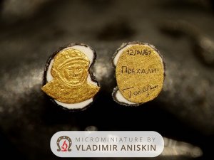 Новосибирский мастер создал портрет Юрия Гагарина на маковом зернышке