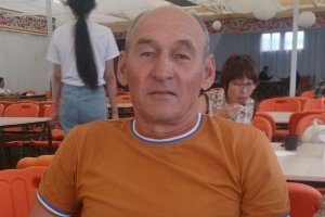 Ел снег и пел песни Высоцкого: сибиряк неделю блуждал по льду Байкала, пока его случайно не спасли рыбаки (Владимир Кокин из Бурятии решил сократить путь и попал в ледяной плен)