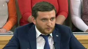 Правозащитник и завсегдатай ток-шоу Пятницкий задержан за стрельбу из авто в Москве.
