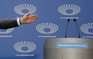 Зеленский не приехал на дебаты с Порошенко
