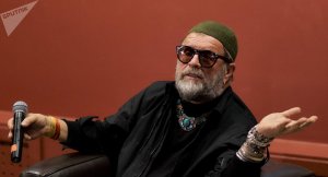 "... что за дискотеки. Забери знаменитость куда хочешь…"   Гребенщикова в Грузии прогнали от церкви