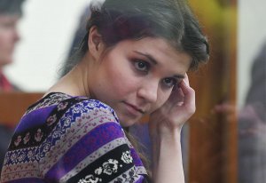 Пытавшуюся примкнуть к ИГ Варвару Караулову досрочно выпустили из колонии