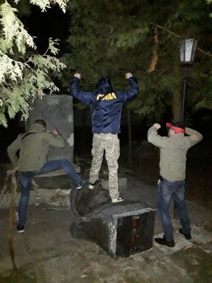 На Украине снесли памятник Ватутину