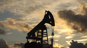 Сланцевая нефть уже не опасна для цен: самые высокодебетовые скважины разработаны, бум на сланцевую добычу прошел, производство вышло на «крейсерскую скорость», разработка новых скважин  очень дорогая