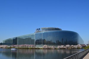 Европарламент одобрил штрафы для интернет-компаний за экстремистский контент