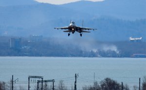 Принудительно посаженный под Псковом самолет нарушил границу. Инцидент произошел 18 апреля. На его перехват военные были вынуждены отправить истребитель. Во время посадки никто не пострадал