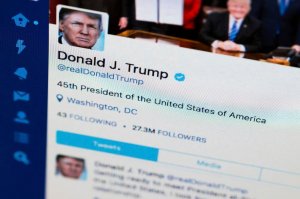Трамп пожаловался главе Twitter на потерю подписчиков