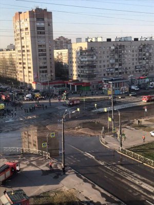 [для фрилансеров-стихоплётов] Водителя «Пассажиравтотранса» наградят за спасение пассажиров.