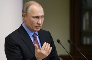 Путин: «А чем русские, проживающие на Украине, хуже румын, поляков или венгров?» Польша уже десять лет выдает «карту поляка». Выдают паспорта Венгрия, Румыния, соответственно, венграм и румынам