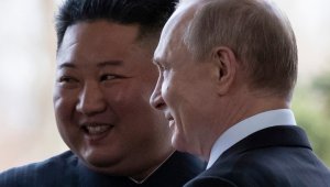 Саммит завершен: Ким долго махал Путину из окна автомобиля