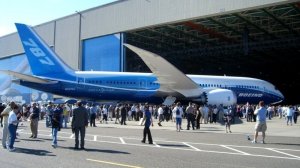 На заводе Boeing забывали в фюзеляжах мусор, гаечные ключи и лестницы