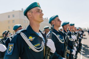 В Госдуме опровергли данные об отмене погон десантников