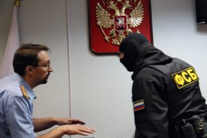 Спецназ ФСБ задержал 40 сотрудников ГИБДД, прокуратуры и автостраховых компаний- источник