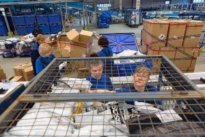 В посылки вкладывают сбор