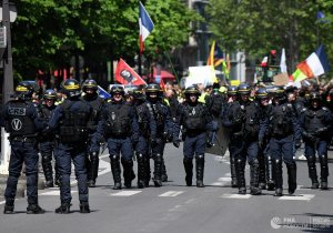 В Париже полицейские ударили корреспондента РИА Новости