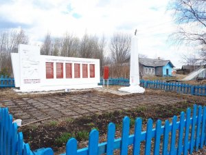Активисты ОНФ в Коми привели в порядок мемориал павшим за Родину