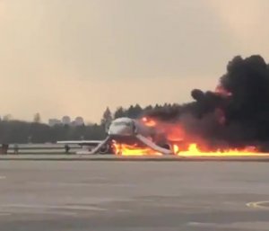 [SSJ100фобия] В Шереметьево самолет Superjet заменили перед вылетом: кто-то из пассажиров «почувствовал запах гари», остальные запаниковали, поэтому их эвакуировали