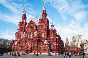 Полицейский погиб от своего пистолета рядом с Красной площадью