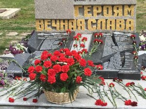 В ночь на 9 мая вандалы разрушили мемориал павшим советским воинам в Орловке под Севастополем