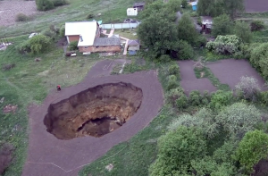 Земля провалилась на глубину пятиэтажного дома в Тульской области
