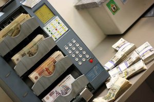 Во Владивостоке кассир украла 28 миллионов рублей при заполнении банкоматов