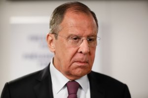 Имея ядерное оружие на территории неядерных государств и обучая обращению с им военных этих стран, США грубо нарушают ДНЯО - С. Лавров