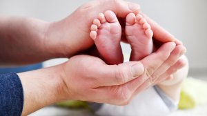 В Кракове случились самые необычные роды за всю историю рождения детей в Польше. Женщина родила сразу шесть младенцев-близнецов