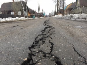«Убитые» дороги Кировской области прославились на всю страну